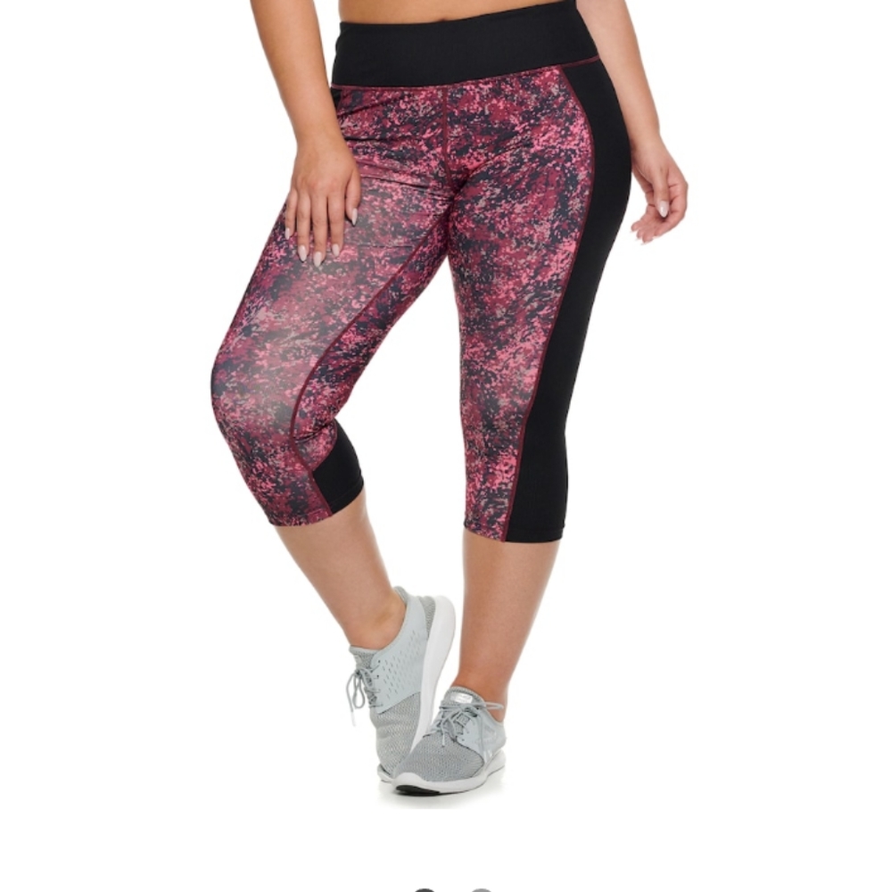 NWT-Tek Gear capri leggings-L